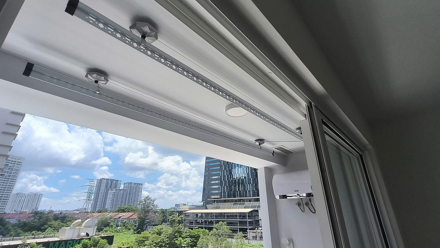 dàn phơi lắp sát trần